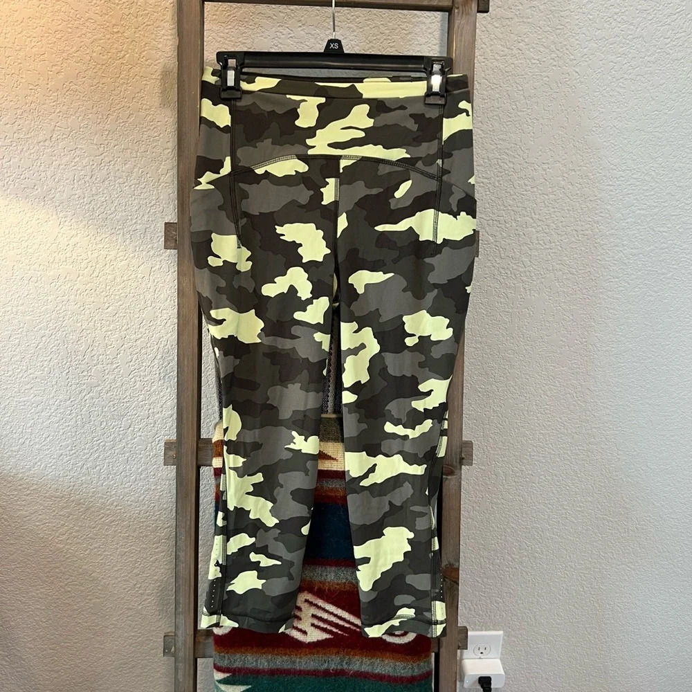 Lululemon women’s swift speed high rise crop size 6